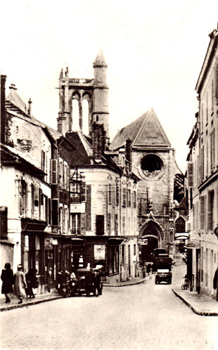 Eglise St-Aspais après août 1944